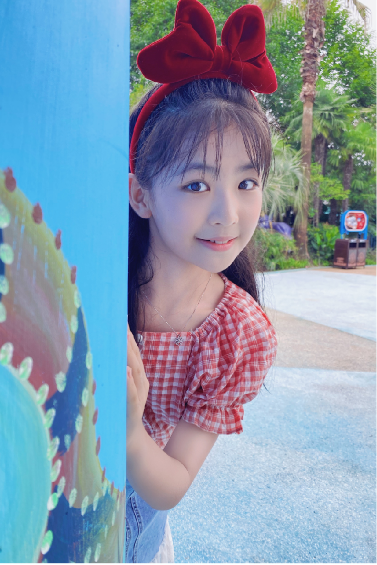 李熙媛,2009年12月17日出生于辽宁省沈阳市,中国内地女演员