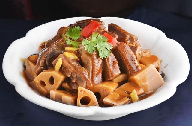 鸭肉焖莲藕