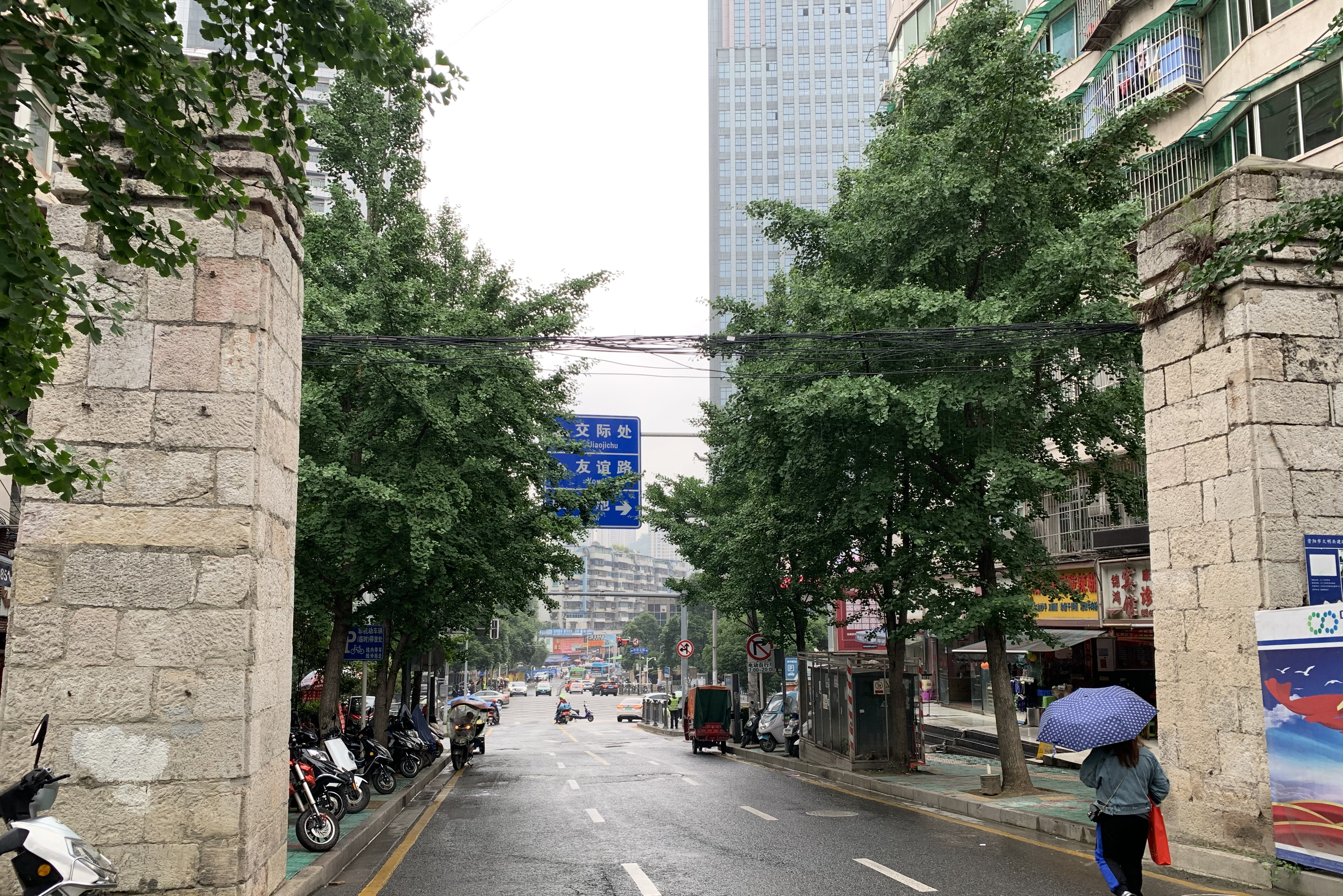  p data-id="gn2mqvc8hr">六广门,位于贵阳市云岩区中华北路与沙河街