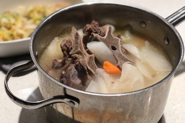 白萝卜牛骨汤