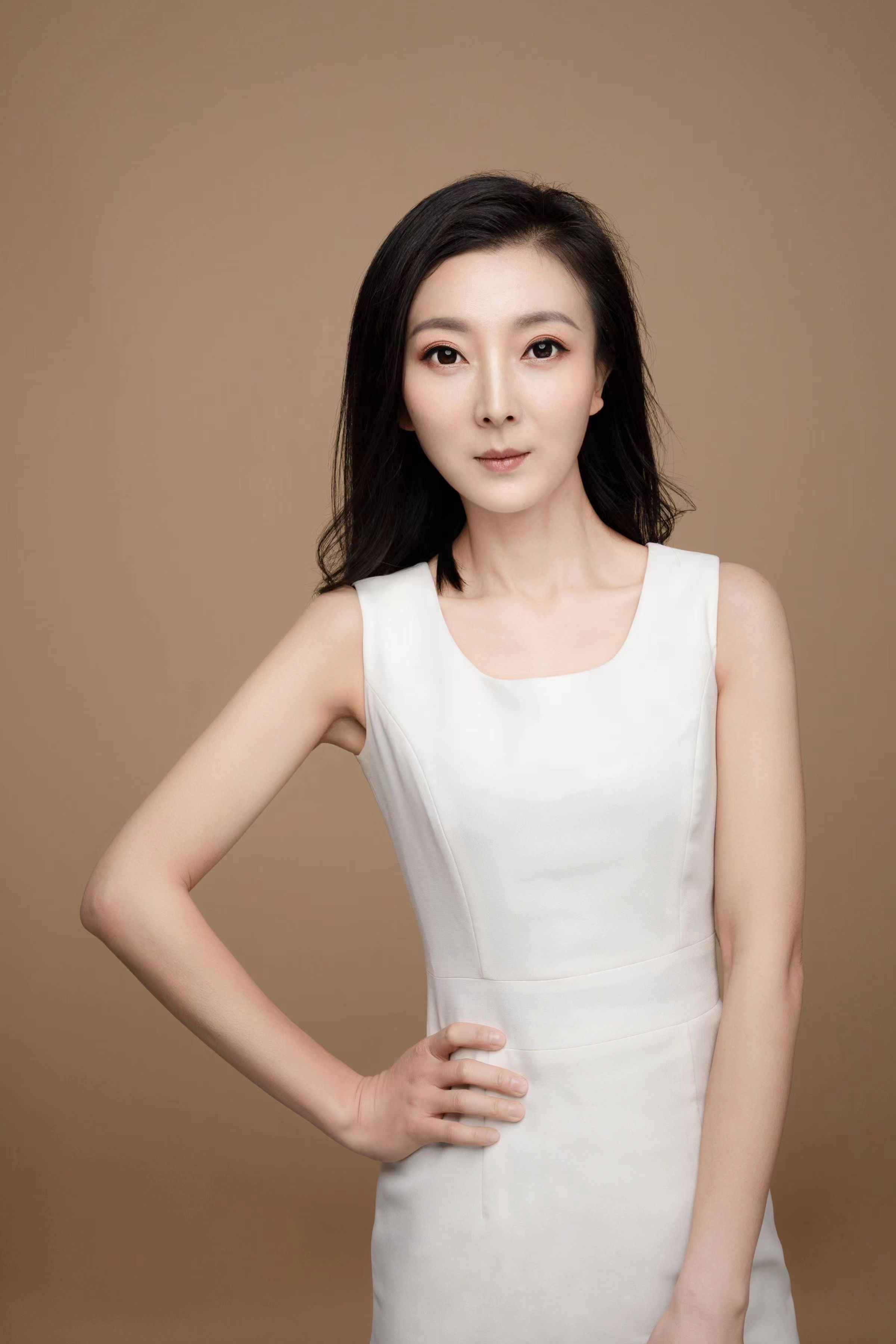 刘雯,女, span class="ref" data-ctrid="tz9vdf3jo12x">毕业于 /span