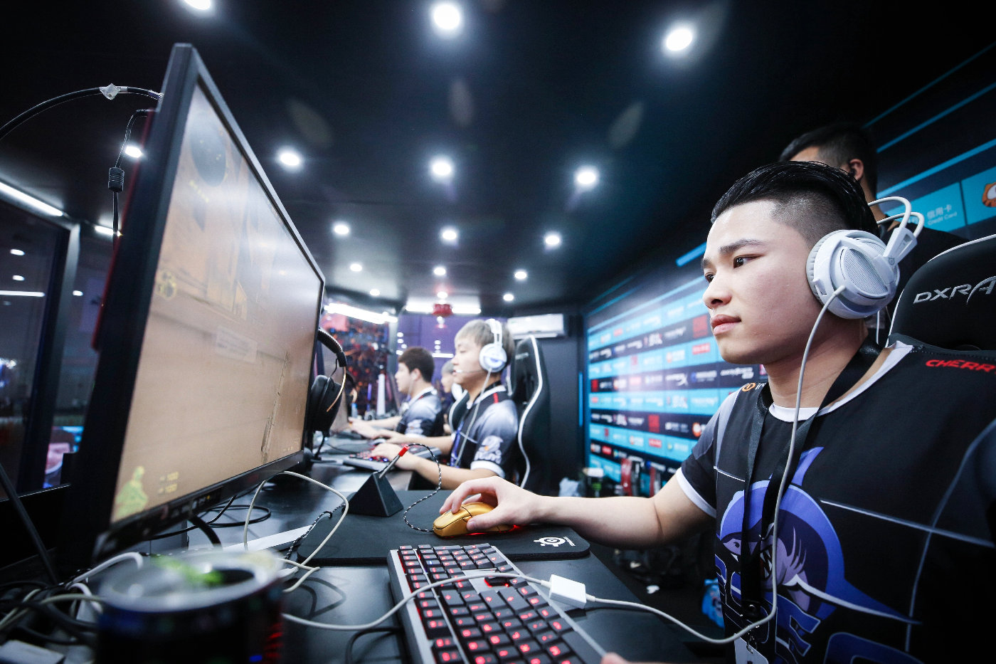 白鲨电子竞技俱乐部