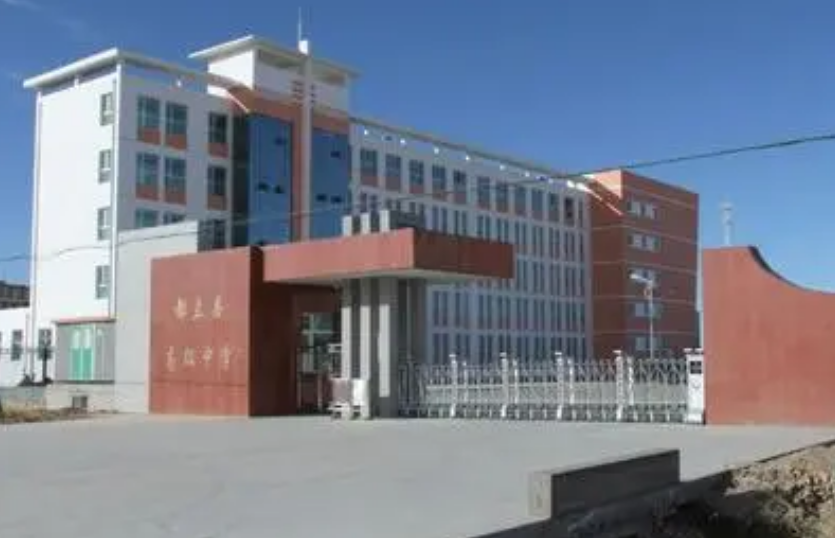 都兰县高级中学