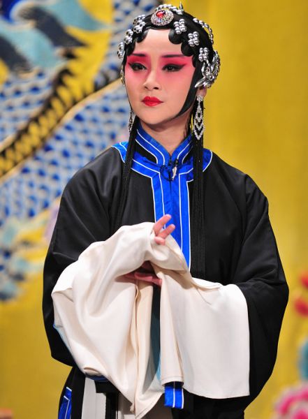 《北京人都在忙》是储兰兰演唱的一首歌曲