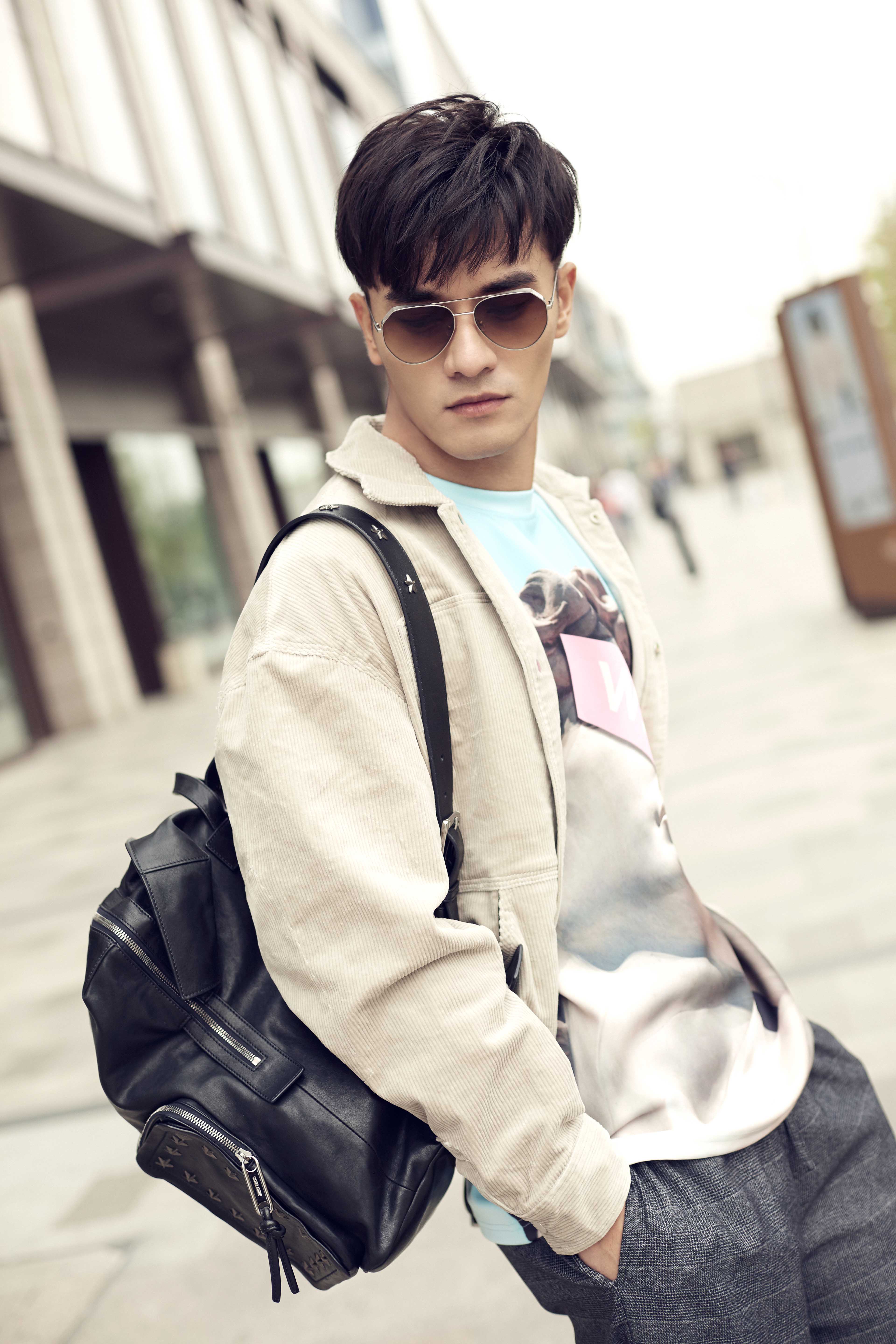  p data-id="gnsqc8h6tl">郑凯,1986年3月11日出生于浙江省杭州市