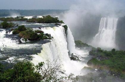 也是唯一可通航的河流,位于伊朗西南部,为 a target="_blank" href="