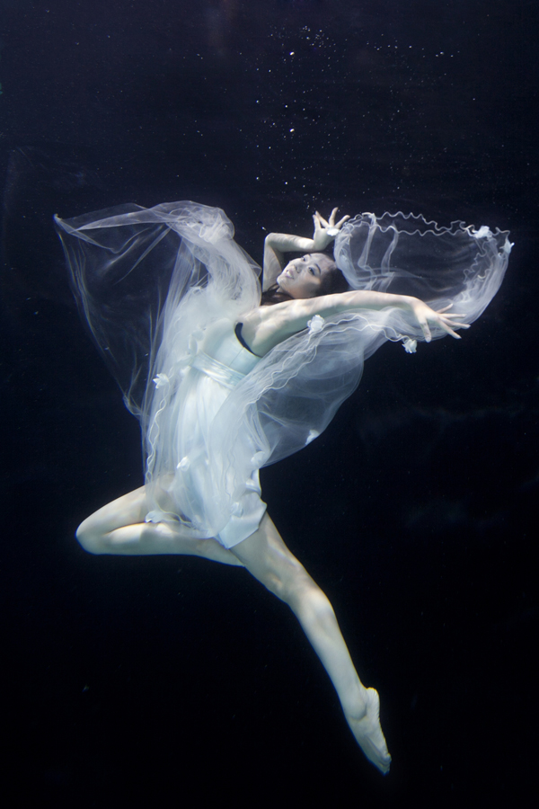 gnbufr3q2a">李婧,<a target="