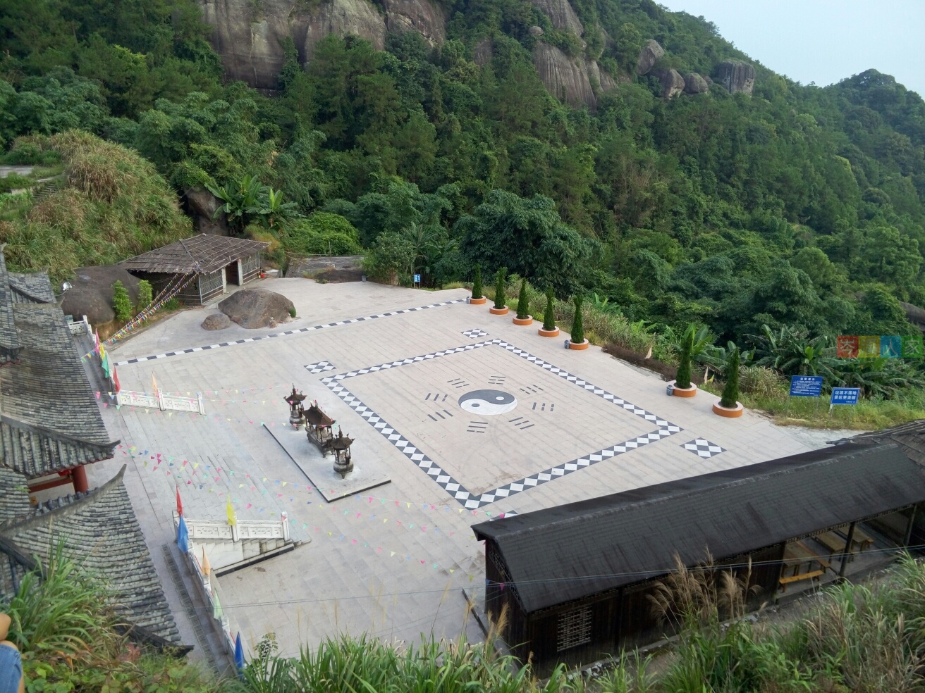  p data-id="gnaq89sl91">石庙又称盘古庙,位于广西壮族自治区 a