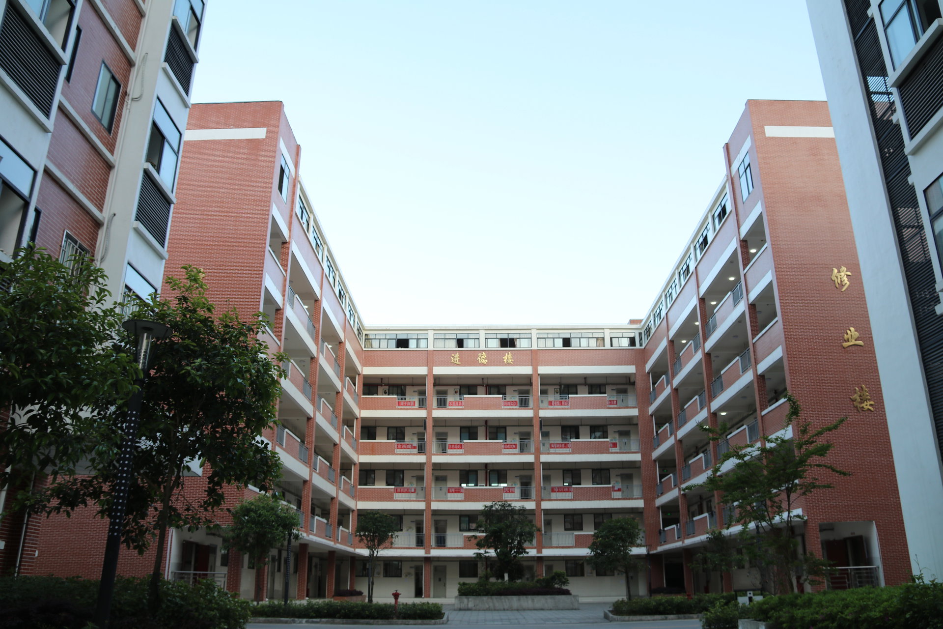 恩施市英才学校