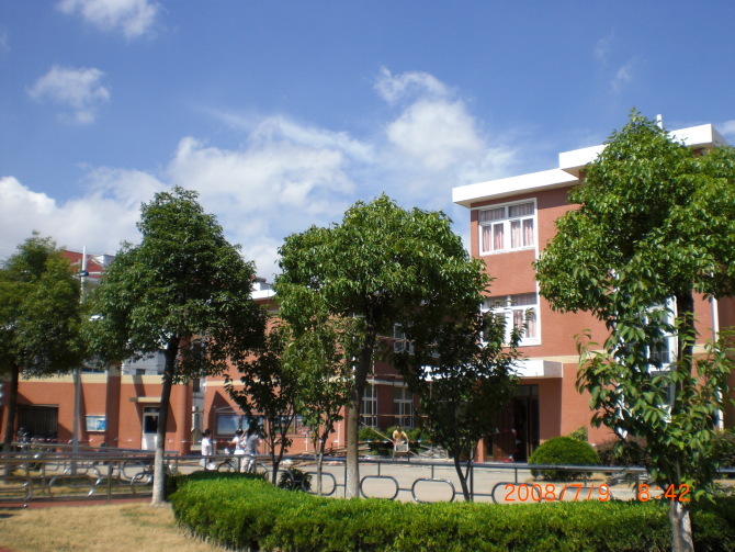  p>上海市长兴中学,创建于1958年,位于吴淞口外环境优美的长兴岛上