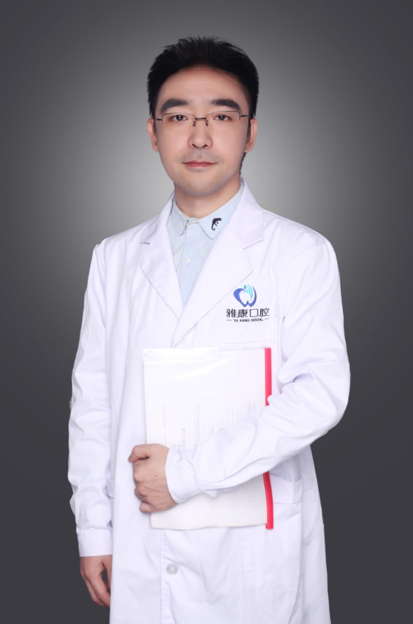  p>张诚,男,南京鼓楼雅康口腔门诊部医生. /p>