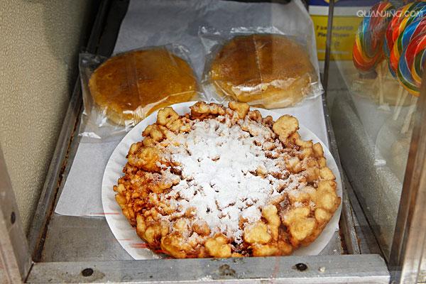  p>油条,又称馃子,是一种古老的汉族面食,长条形中空的 a target="