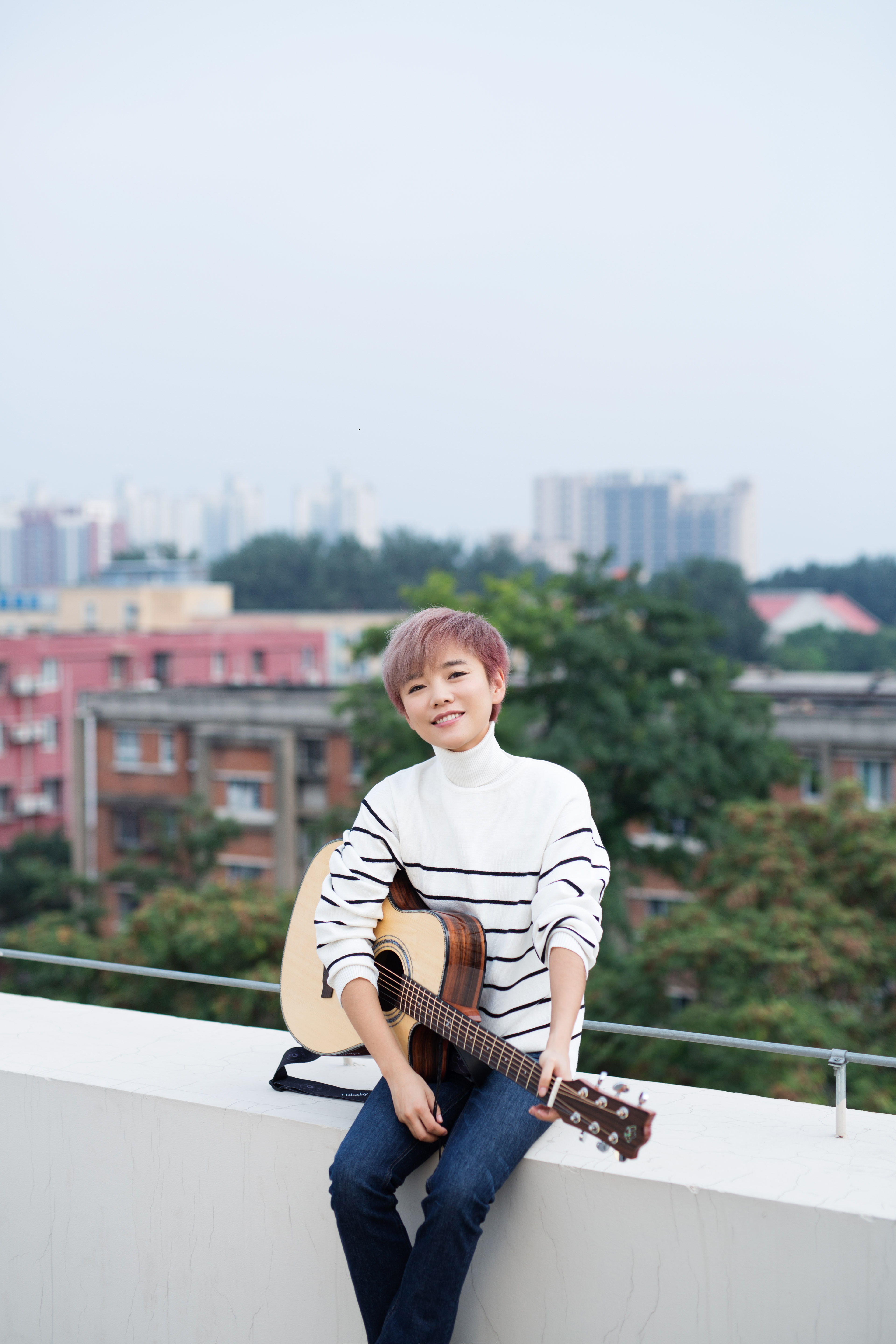 许飞,1985年11月11日出生于吉林省四平市梨树县,中国内地流行乐女歌手