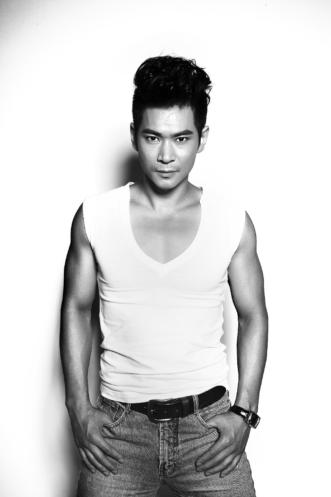  p>李炳渊,原名李渊,出生于 a target="_blank" href="/item/山东省