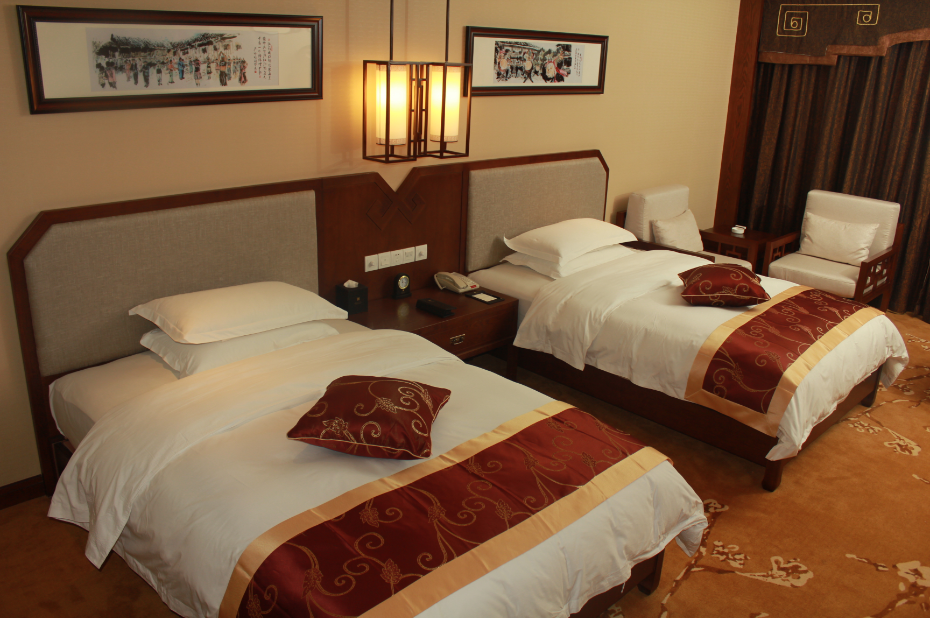 p>重庆绿宫度假酒店位于石柱土家族自治县黄水镇毕兹卡绿宫景区旁