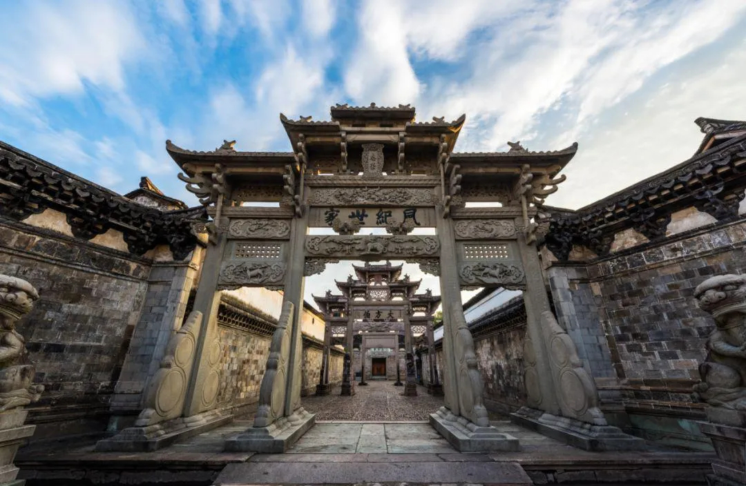 浙江东阳藏着一处民居，是江南最大明清建筑群，有民间故宫的称号_百科TA说
