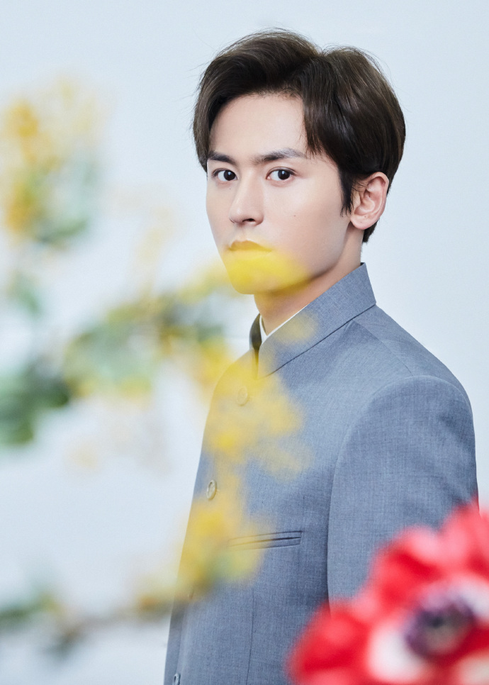  p>张哲瀚,1991年5月11日出生于江西省新余市,中国内地影视男演员