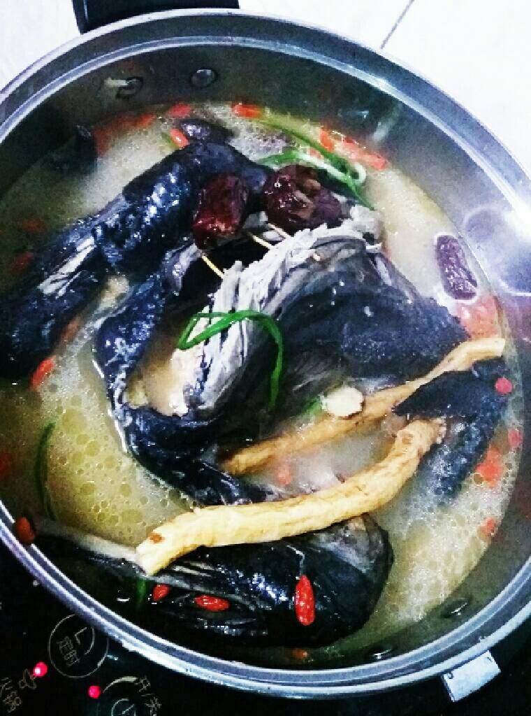 淮山西洋参乌骨鸡炖汤