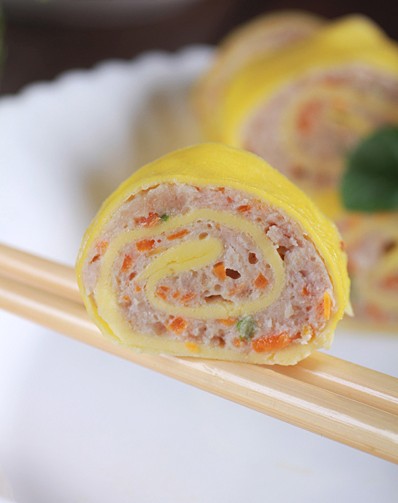 蒸鸡蛋肉卷