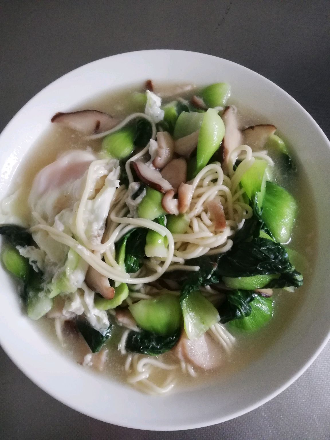 青菜香菇鸡蛋面