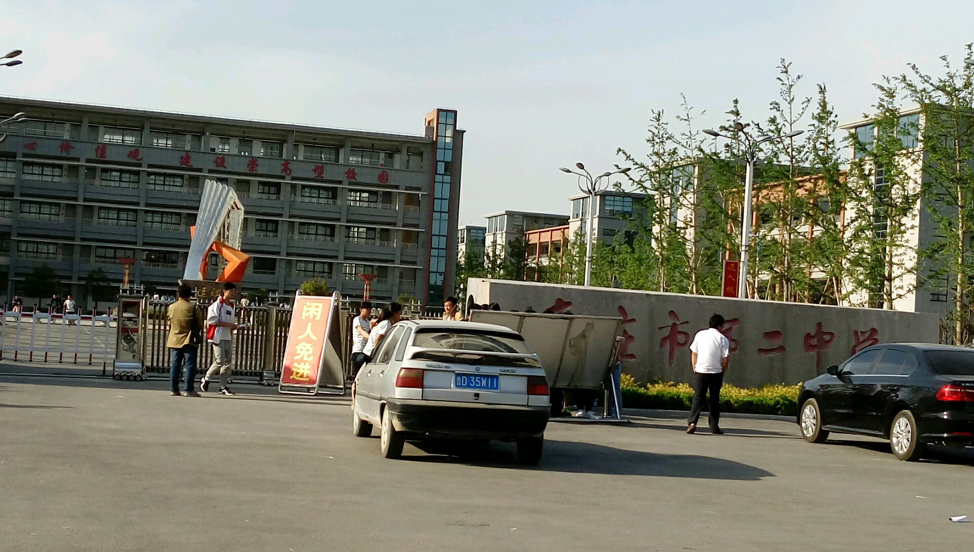  p>腾飞中的枣庄二中 枣庄二中创建于1952年,为市重点高中,省级规范化