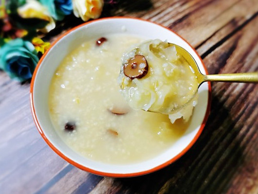 银耳燕麦粥