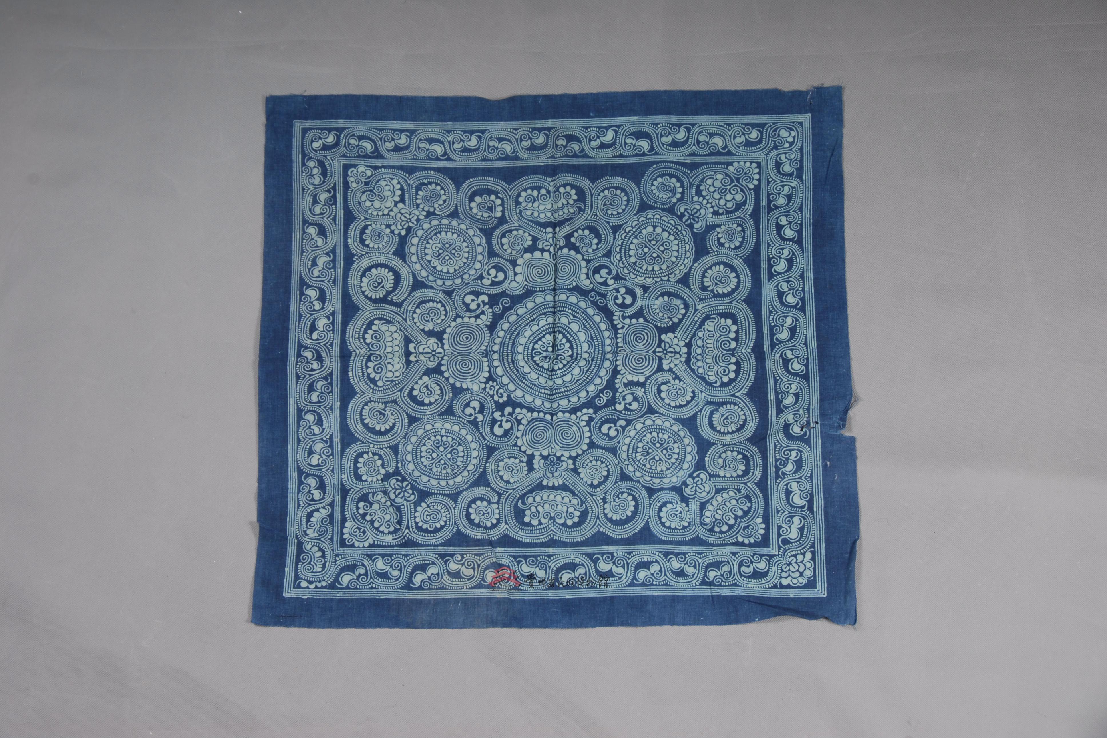 当代贵定苗族花卉纹蜡染布