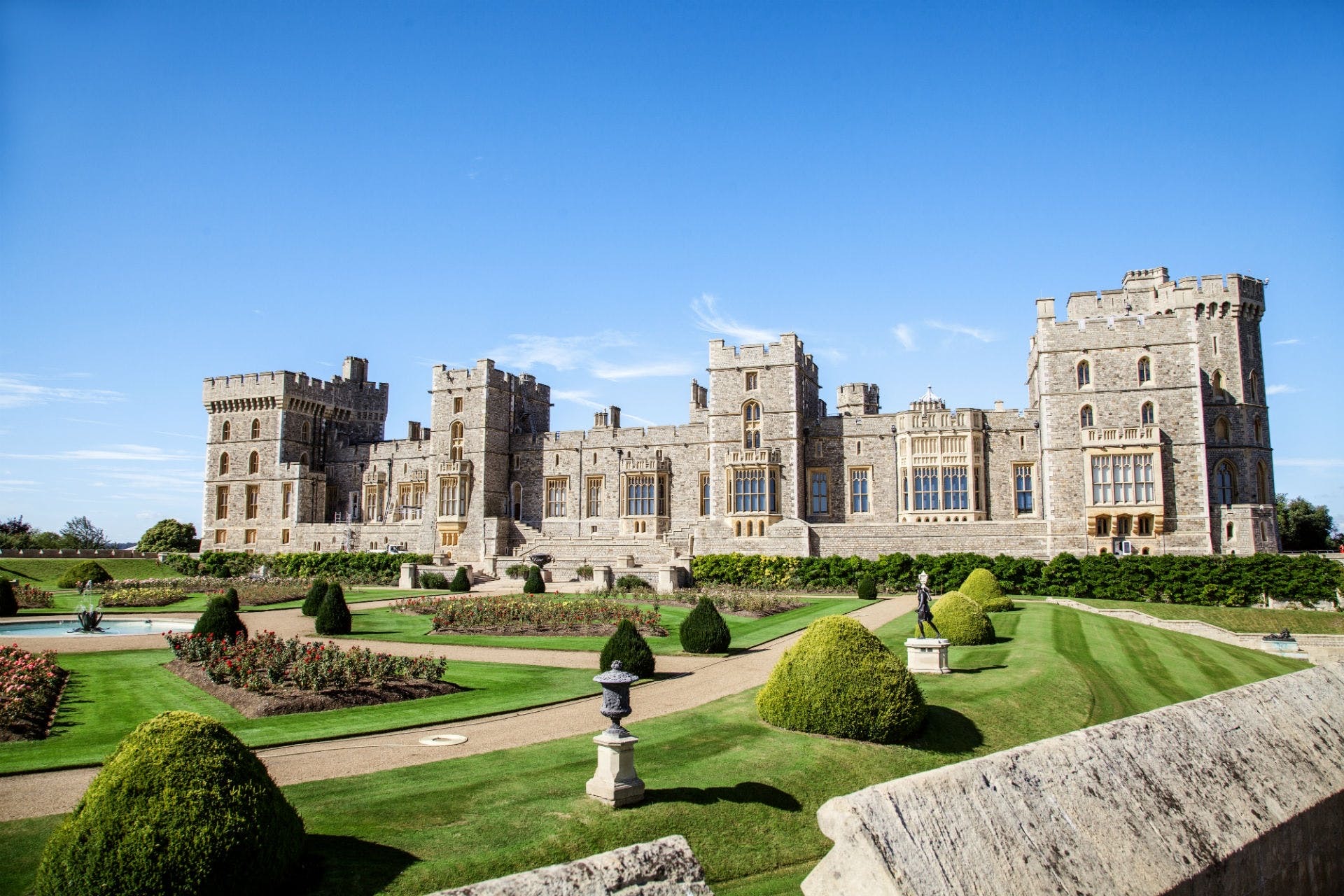  p>温莎城堡 i>(英语:windsor castle) /i>位于英国 a target="_blank