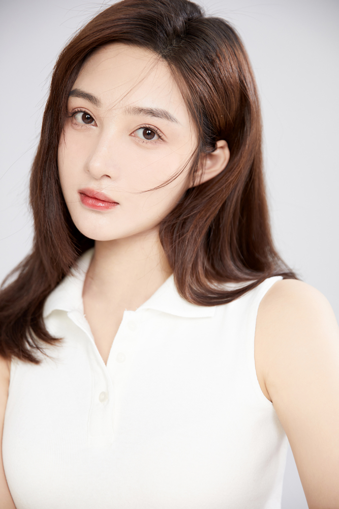  p>孙嘉璐,1996年9月19日出生于山东省烟台市,中国内地女演员,毕业于 