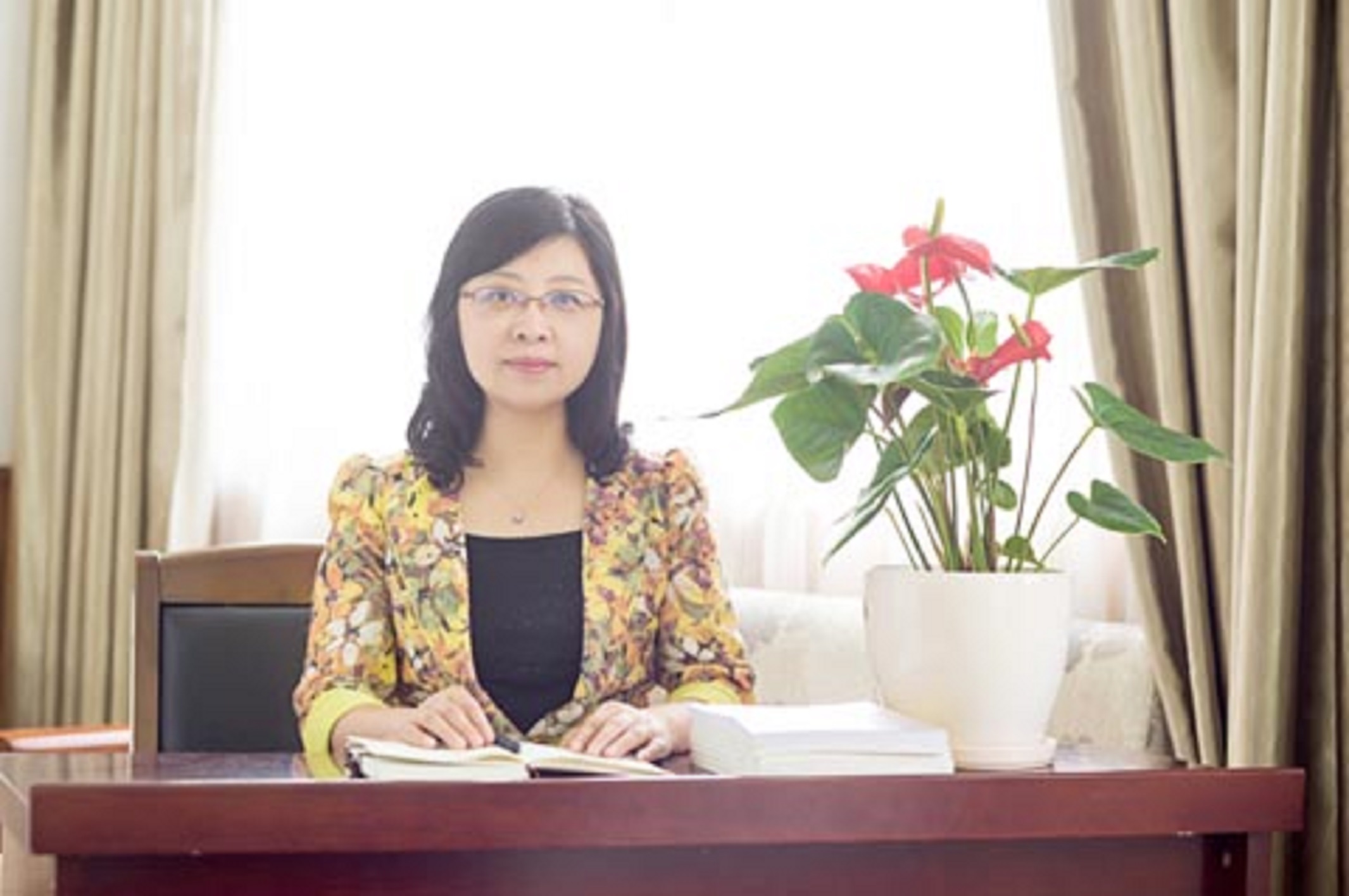 data-ctrid="sj4hkroy6son">孙辉,本科学历,硕士学位,中学英语高级