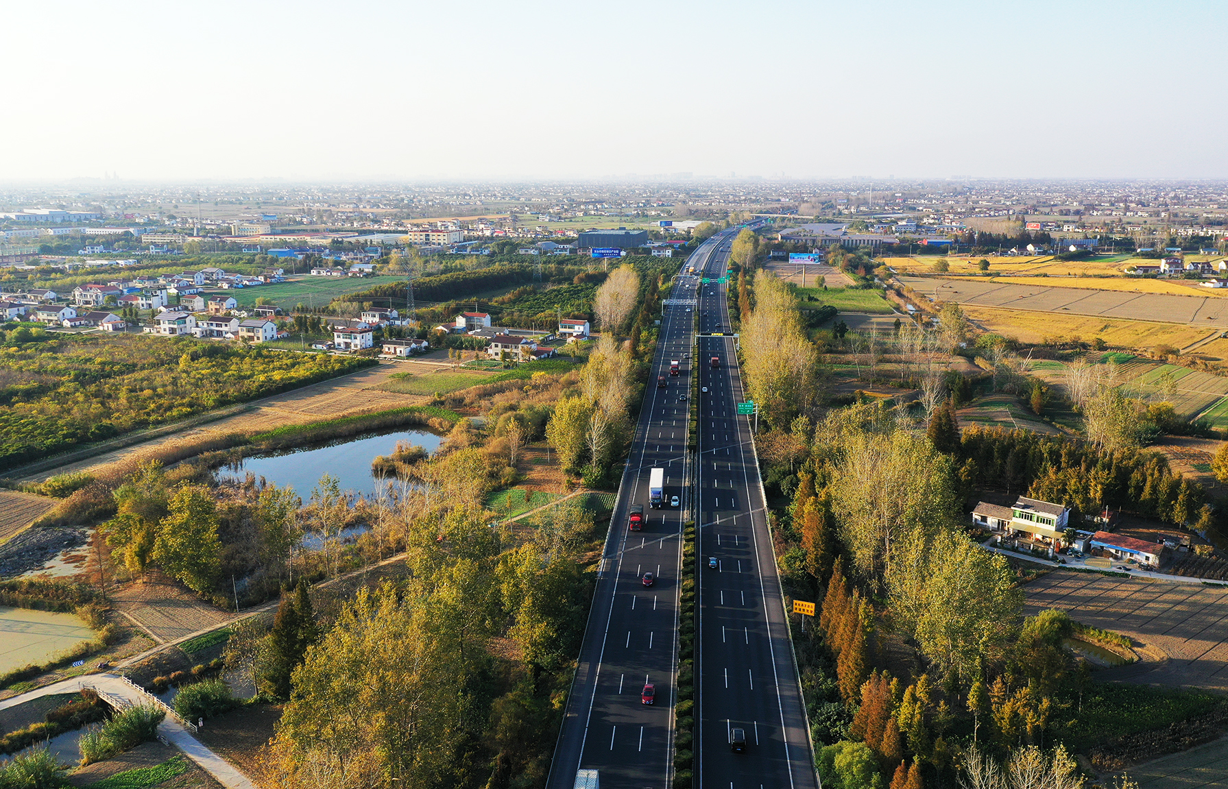  p>沈阳—海口高速公路,简称"沈海高速",又称"沈海高速公路",为 a