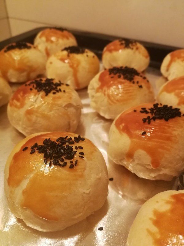  p data-id="gnxajv49l5">酥月饼,也叫酥皮月饼,以 a target="_blank"