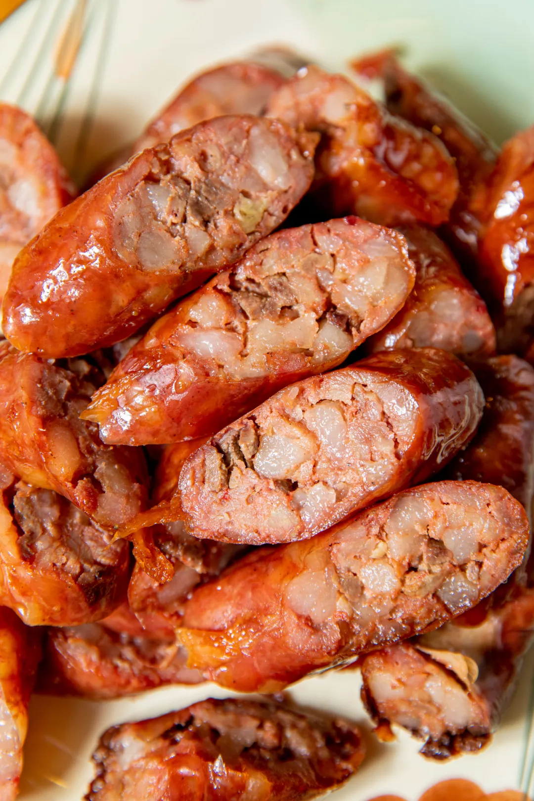  p data-id="gnyxdz4e41">桂花肠是一道色香味俱全的广东省茂名市信宜