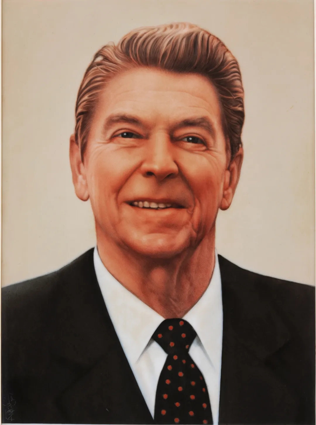 擅长瓷板画创作.