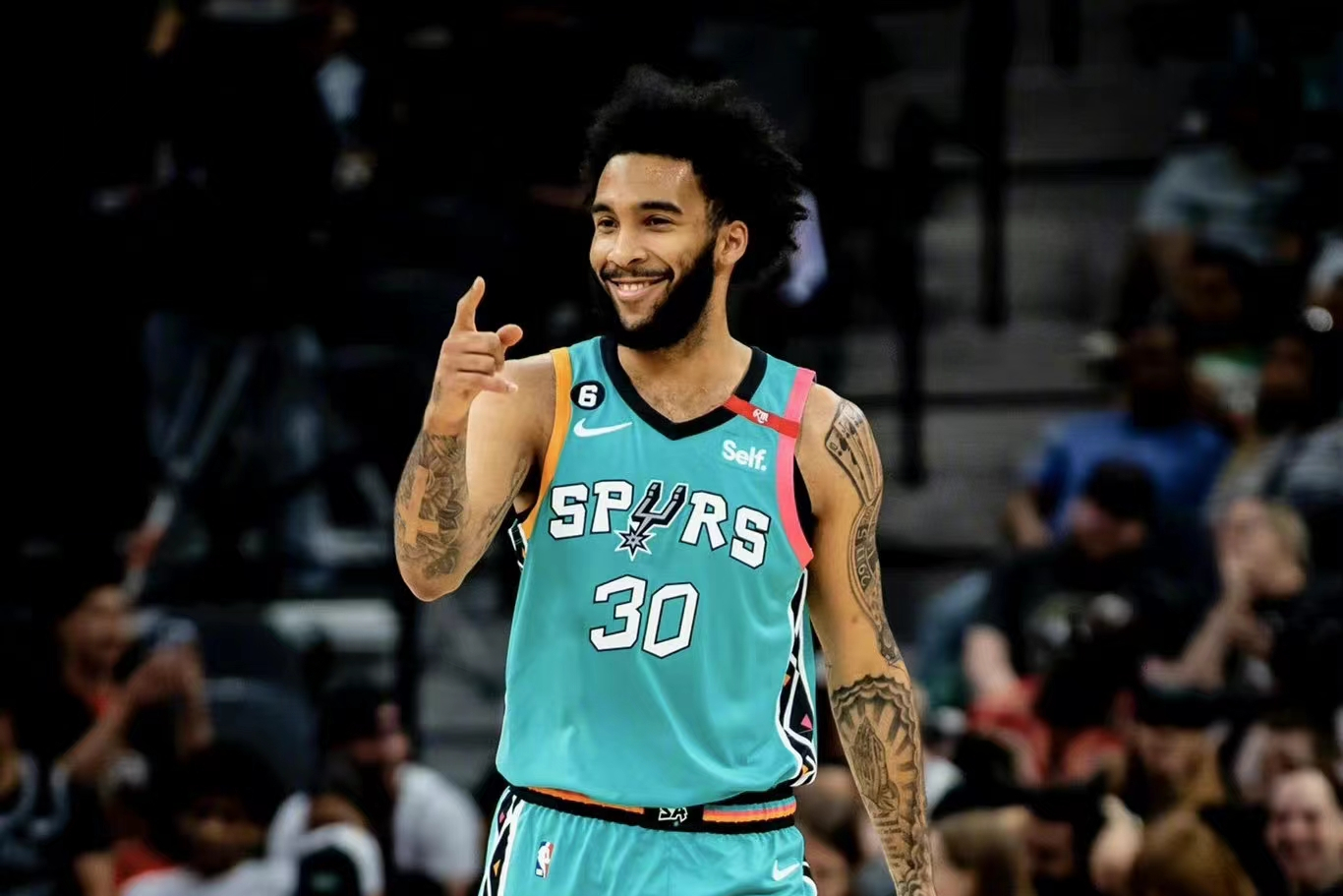 kse">朱利安·尚彭尼(julian champagnie),出生于美国纽约州布鲁克林