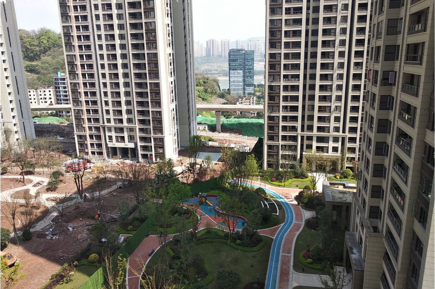  p>保利观澜三期位于重庆市江北海尔路,共计房屋2196户,小区物业公司