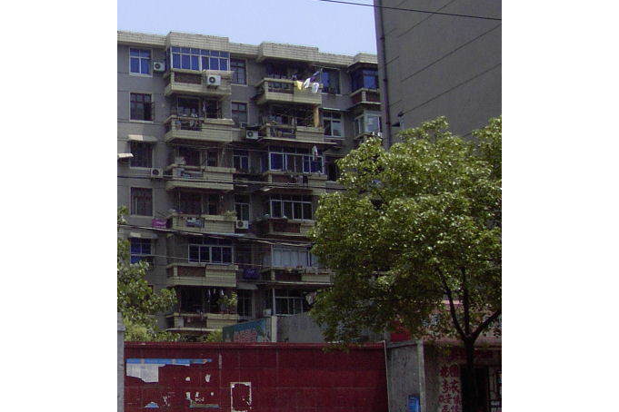  p>武烟七里庙宿舍位于武汉市汉阳七里庙,共计房屋6户. /p>