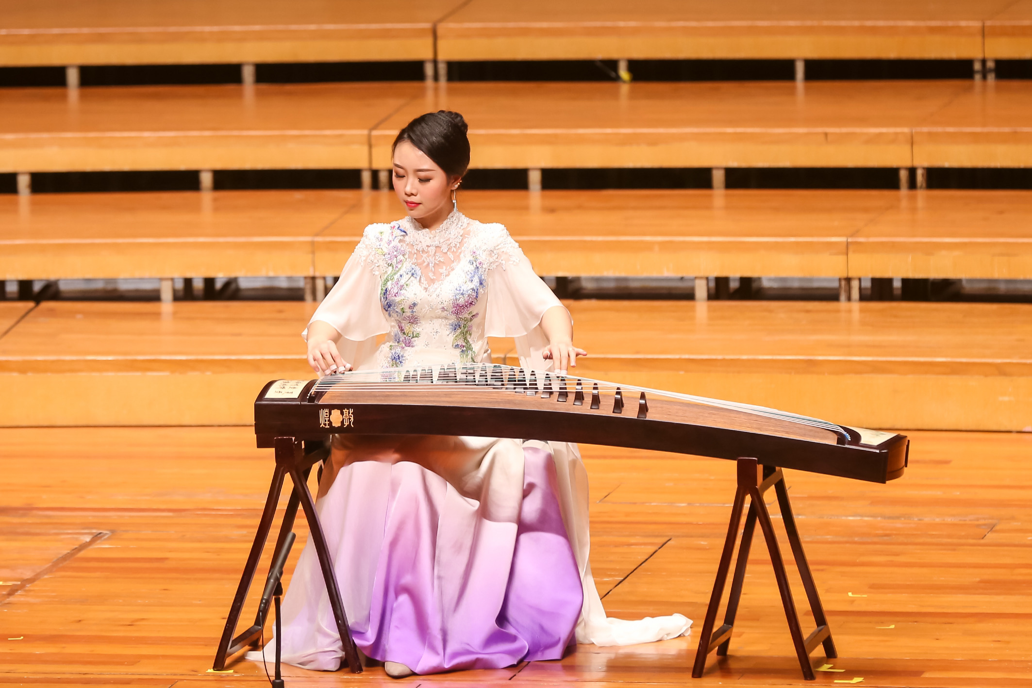 p data-id="tw139ocfs9br">姚伊新,青年古筝演奏家,第十一届"中国
