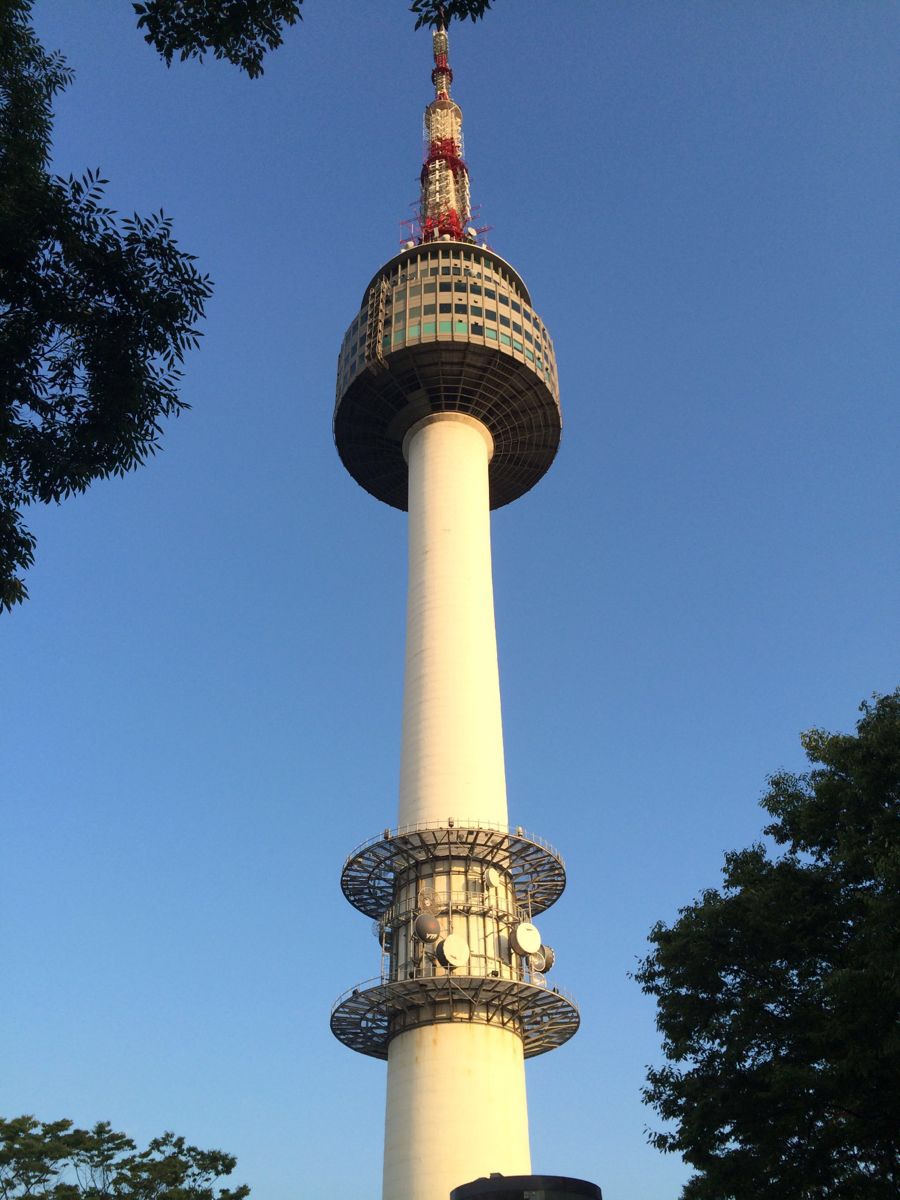  p>n首尔塔(英语:n seoul tower;韩语:n            )位于 a target="