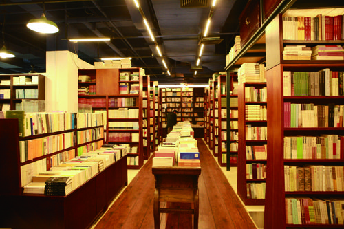  p>北京万圣书园 是民营学术书店和学人办店的先驱.