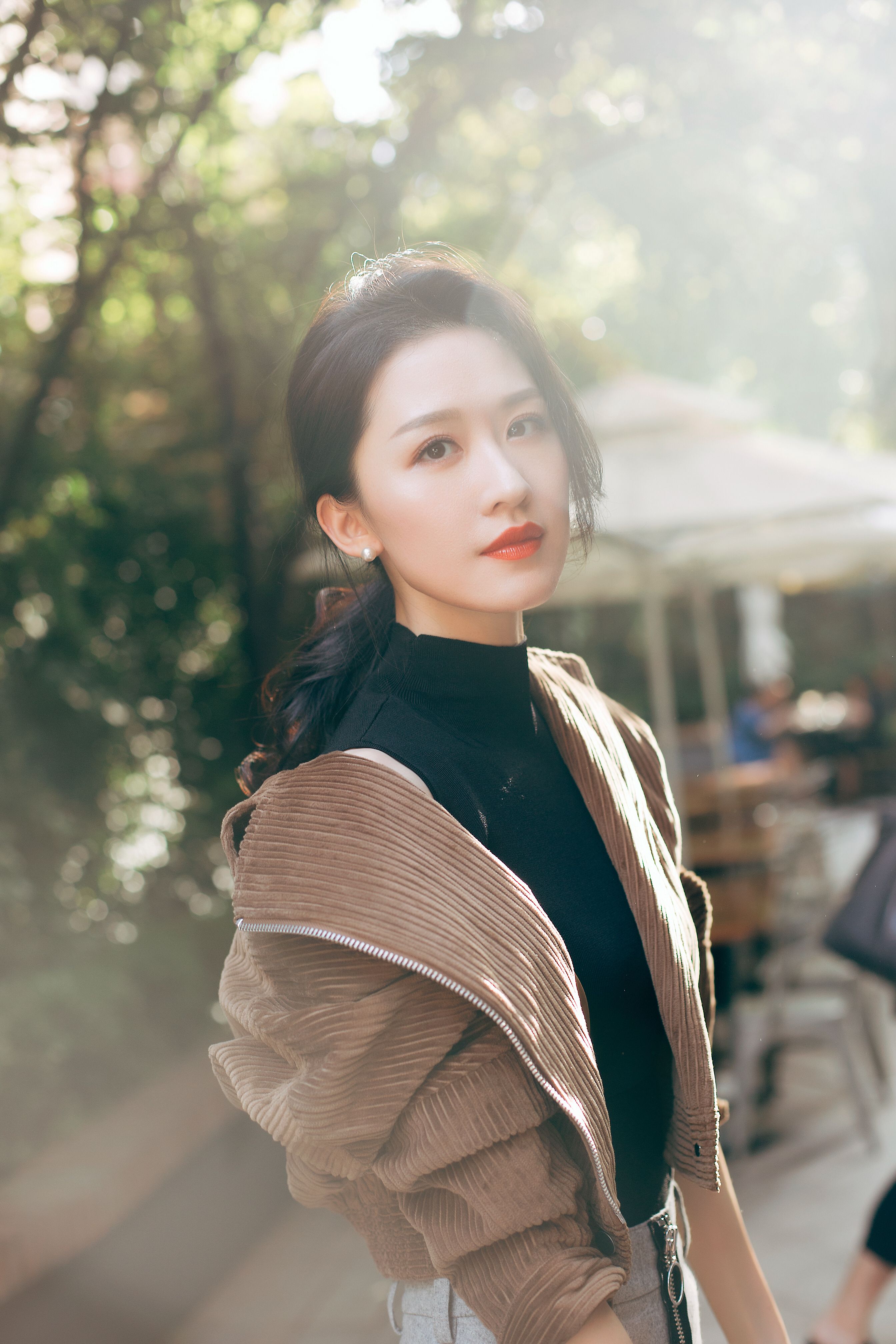  p>张雯,1985年9月12日出生于上海市,中国内地女演员,毕业于 a target