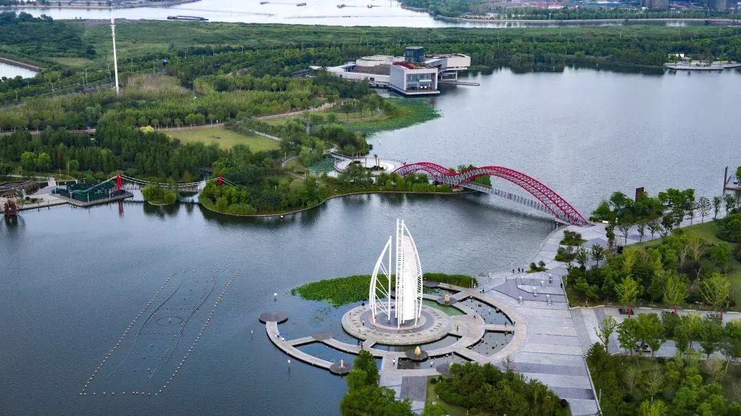  p data-id="gnvgpa058r">潜龙渠公园,江苏省苏州市吴江区盛泽镇,是一