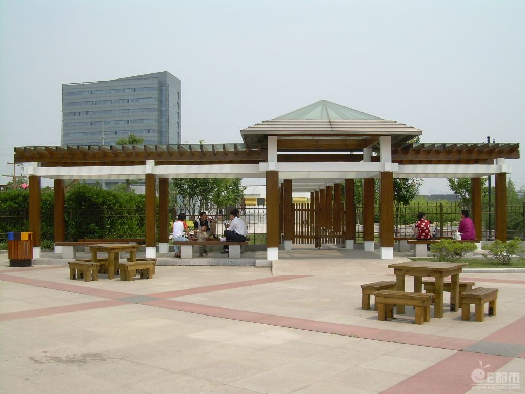 桐泾路 /a>与解放路交界处东北角,占地约20万平方米,是苏州市中心城区