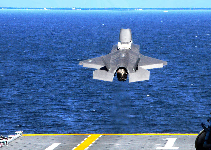 f-35,绰号:lightning ii,译文:"闪电Ⅱ"),是美国一型单座单发战斗机