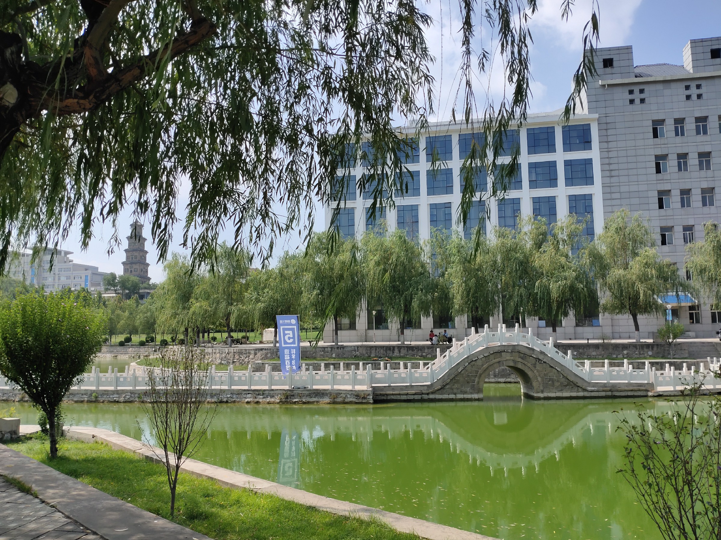 p>山西师范大学(shanxi normal university),简称"山西师大",位于