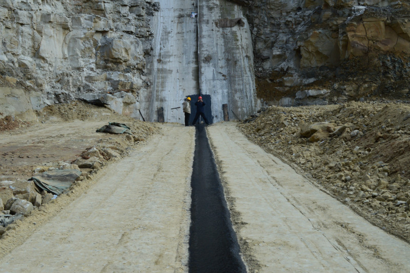 沥青混凝土斜心墙坝