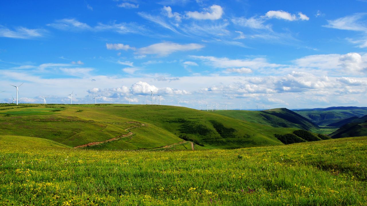  p>灯笼河草原旅游区距 a target="_blank" href="/item/赤峰/175743"