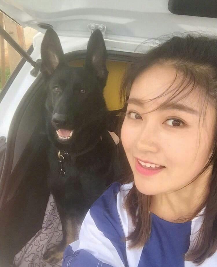  p>刘洁,艺名腿腿,出生于云南省 a target="_blank" href="/item/昆明