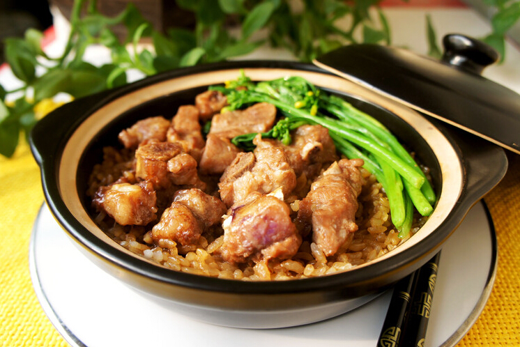 黑椒猪排煲仔饭