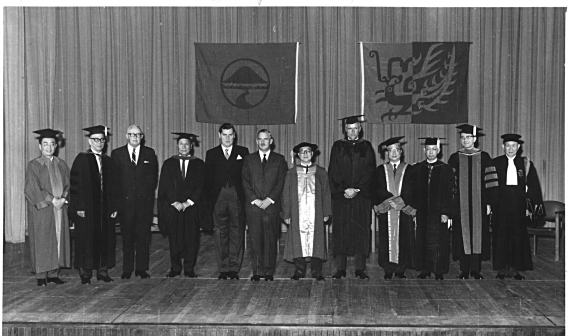 <p>岭南基金会资助岭南工商管理研究所成立（1966）
